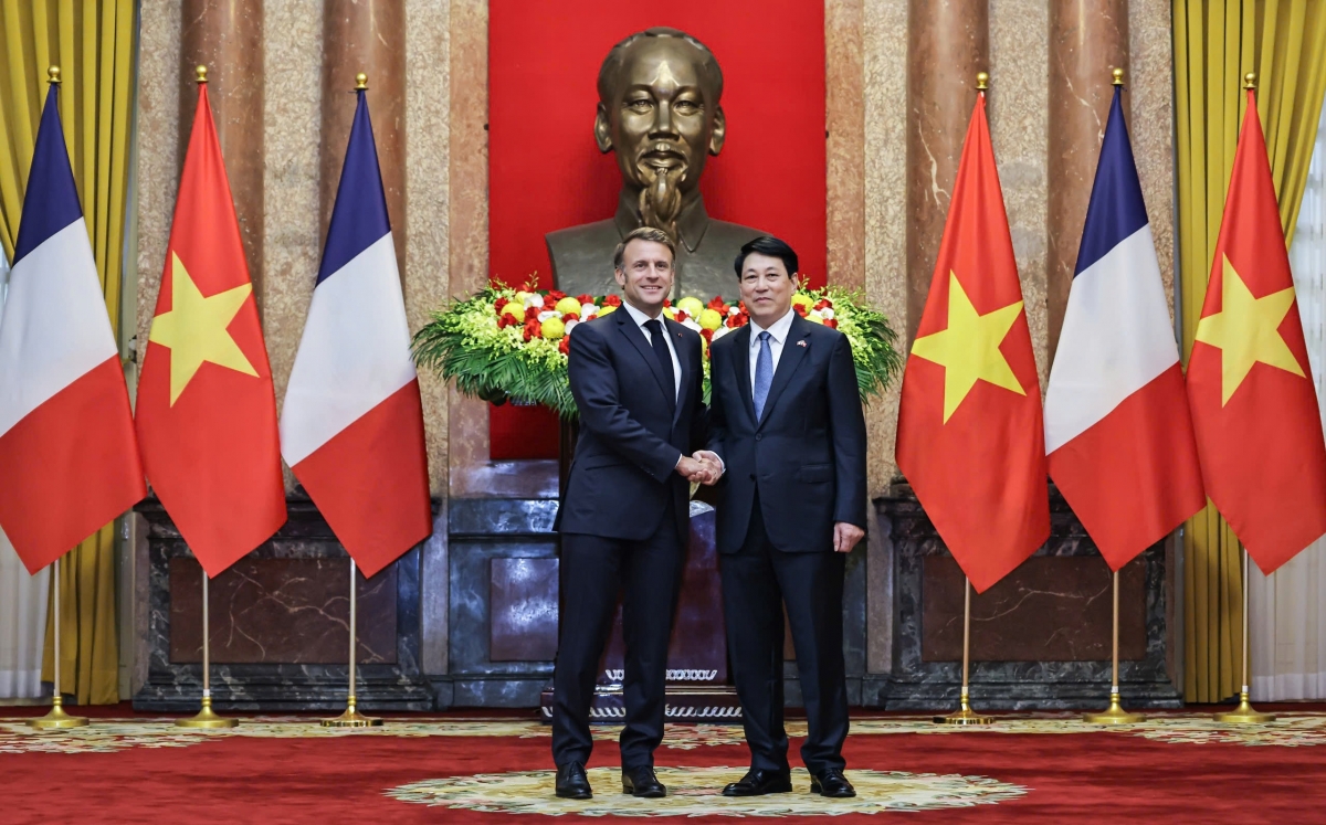 Kơdră chĕp pơgơ̆r Teh đak Lương Cường pơm tơm pơm lêh sơng Ƀok kơdră tơm Phalăng.