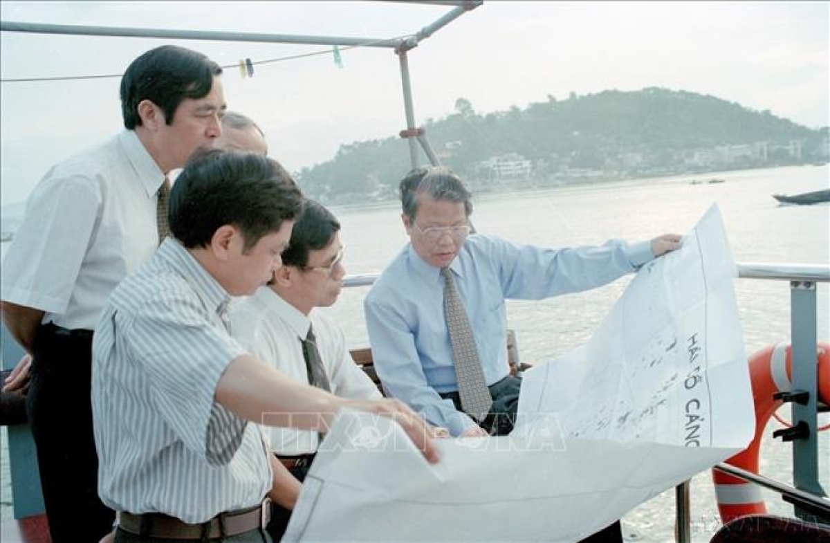 Pôa Trần Đức Lương, Kăn xiâm hnê ngăn tơnêi têa hneăng hdrối