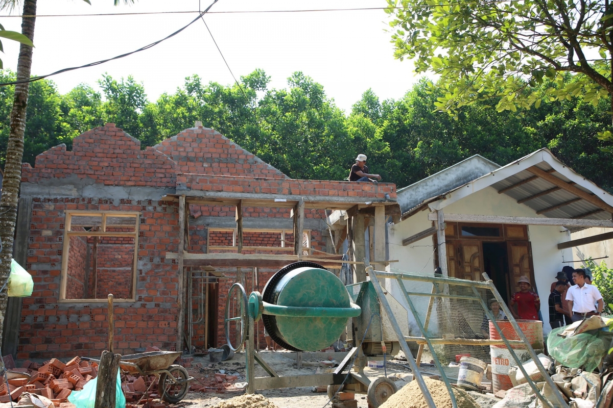 Đông Giang đã hoàn thành hơn 800 ngôi nhà, giúp người dân ổn định cuộc sống.