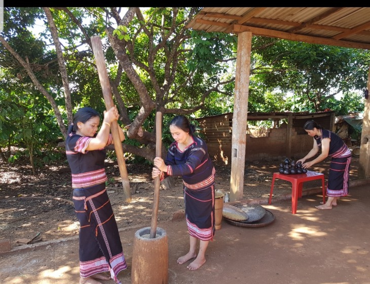 Phung mniê Jrai tăp mdiê