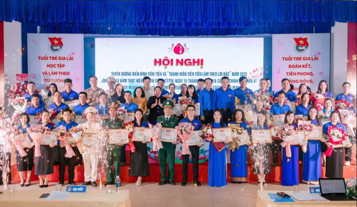 80 čô mơnuih ba gru hlâo dưi hơmâo anom bruă khua hlăk ai Gia Lai apah bơni