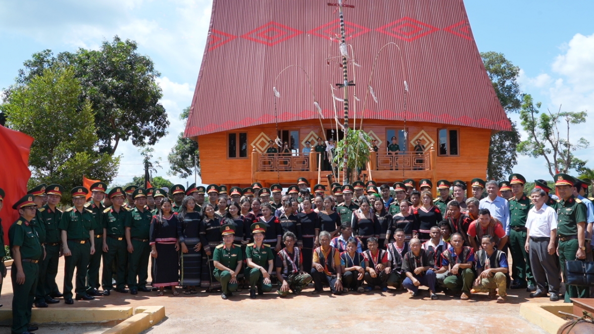 Broă tơrlòng pơgồp bal nền nòn đah hìu cau lơh phan cau Yoan mờ hìu làng bol jơi bơtiàn ờ gal cau neh lơh geh mờr 4 rơbô 300 hìu tàm jăt gah gùng nhàr lơgar Đah tô Tây Nguyên