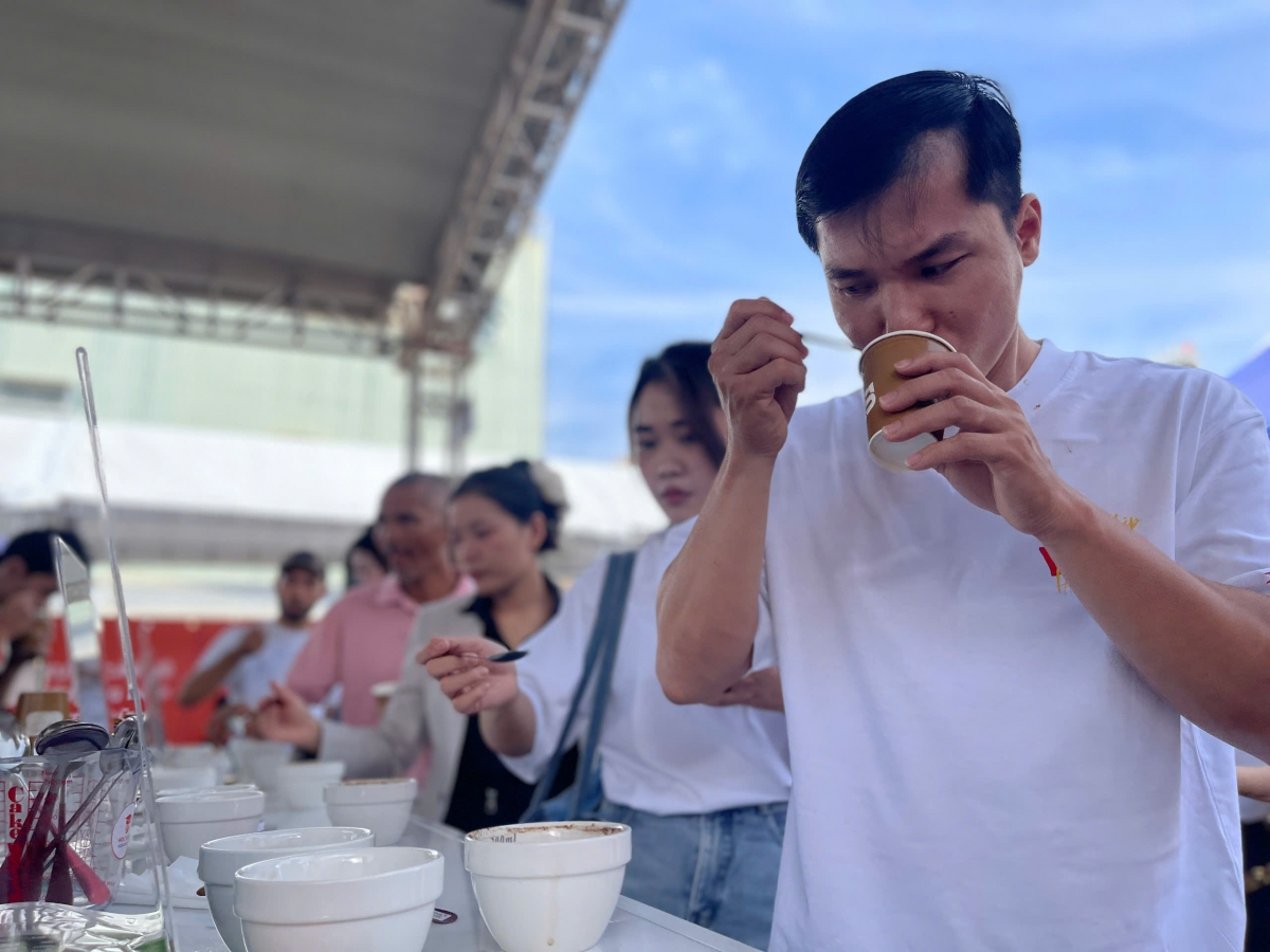 Tuai rơnguai nao ngui hăng mơñum kơphê