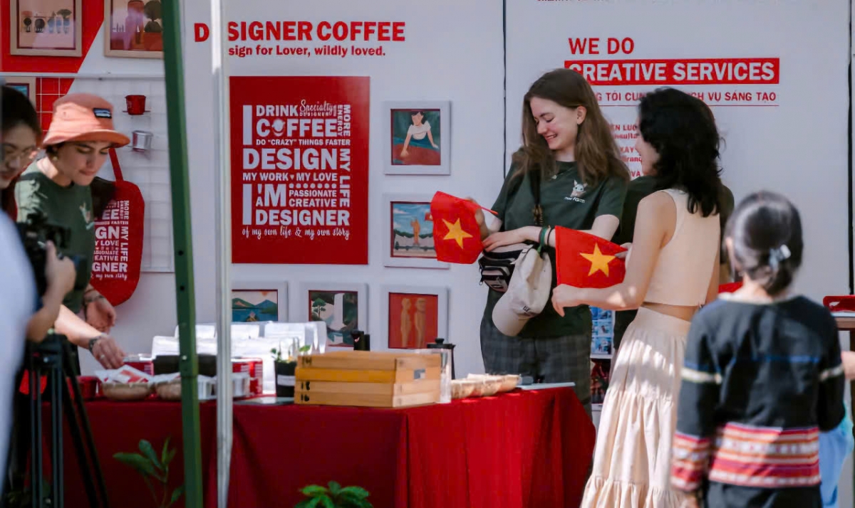 Di dơ̆ do, năc lòt nhơl geh tŭ sền gŏ, lùp nàng gĭt bè ală jơnau yal bè gar kơphê bă ù bazan