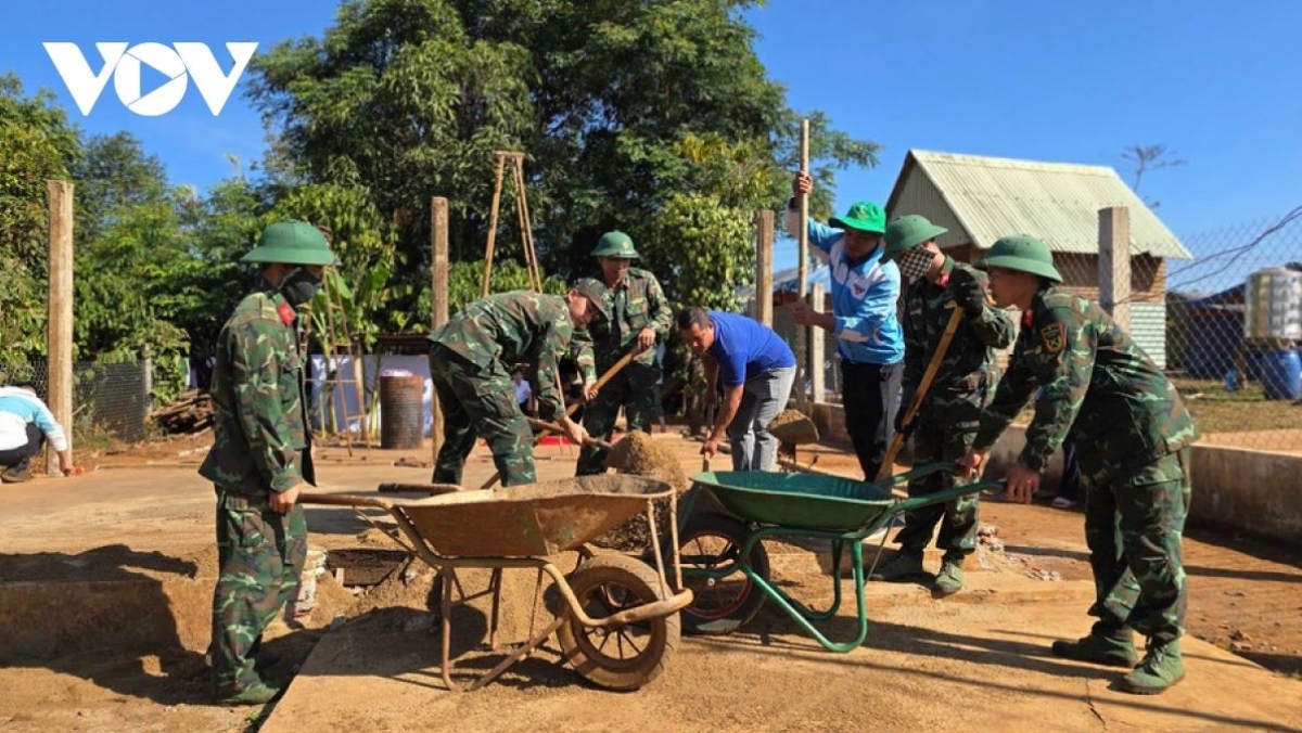 Ƀing tơhan blah ngă gum hrŏm djop gong gai plơi pla pơdong sang kơ mơnuih ƀôn sang tơnap tap