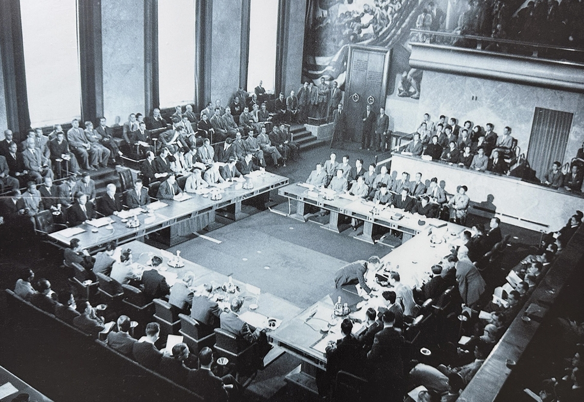 Klei bi kuôl kă Geneva (Prăng) thŭn 1954.