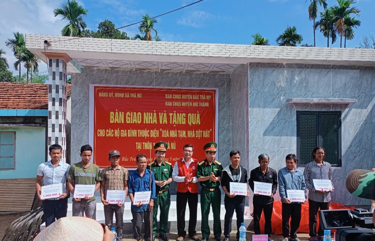 Pa đơp pr'hêl moot đong t'mêê ha pr'loọng đong (muy pr'loọng 5 ưc đồng). Chanup: Ban Chỉ huy Quân sự chr'hoong Bắc Trà My