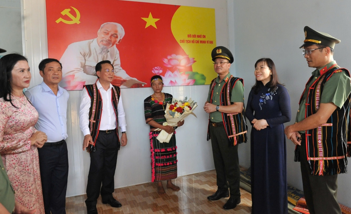 Khua mua Ding jum kông ang, Jơnum min mơnuih ƀôn sang tơring čar Dak Nông nao čuă sang anŏ amai H’Yơi ƀơi să Dak Nia, plơi prong Gia Nghĩa