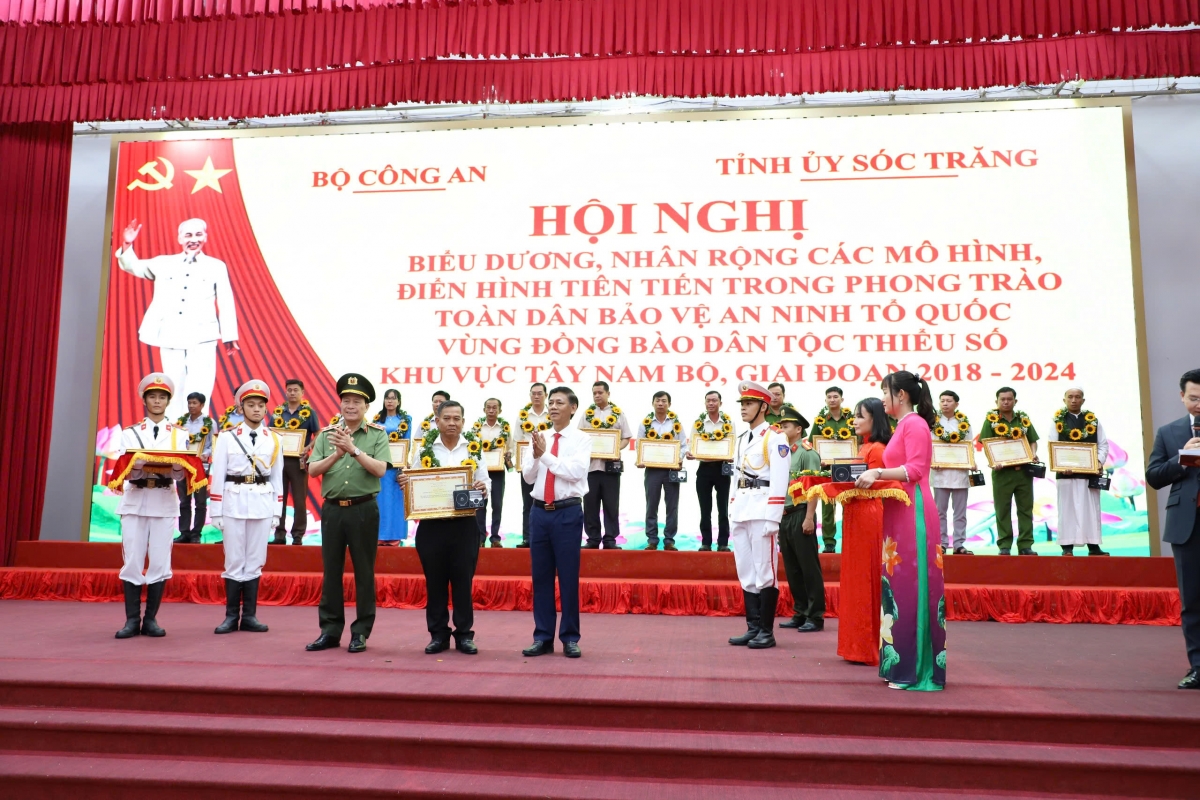 Mô hình “4 không 4 có” được điển hình, nhân rộng tại hội nghị biểu dương, nhân rộng các mô hình, điển hình tiên tiến trong phong trào Toàn dân bảo vệ an ninh Tổ quốc vùng đồng bào dân tộc thiểu số khu vực Tây Nam Bộ vào tháng 8 năm 2024 do Bộ Công an phối hợp với Tỉnh ủy Sóc Trăng tổ chức