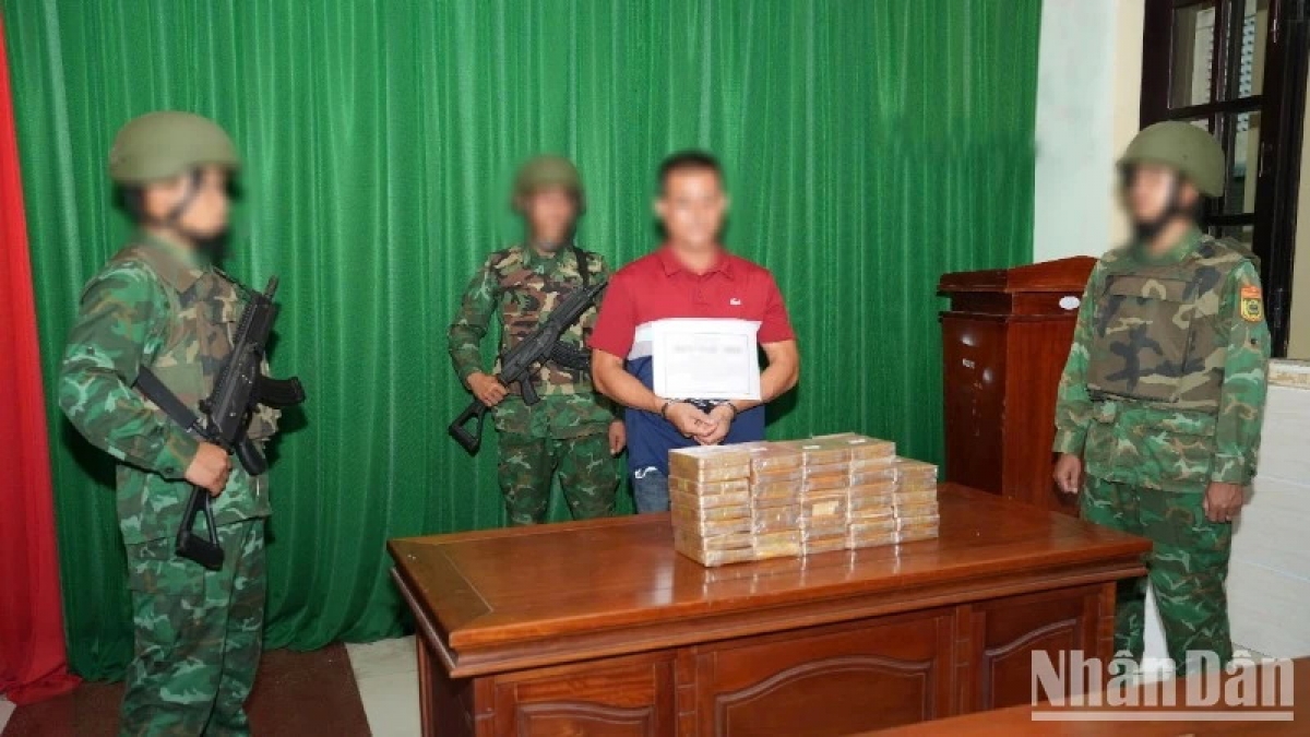 Ađoo T.N.T (ma nưihViệt Nam) crêê Bộ đội Biên phòng tỉnh Quảng Nam coop đh'rưah lâng pr'đươi âng đoo đơơng lêt xa nay.