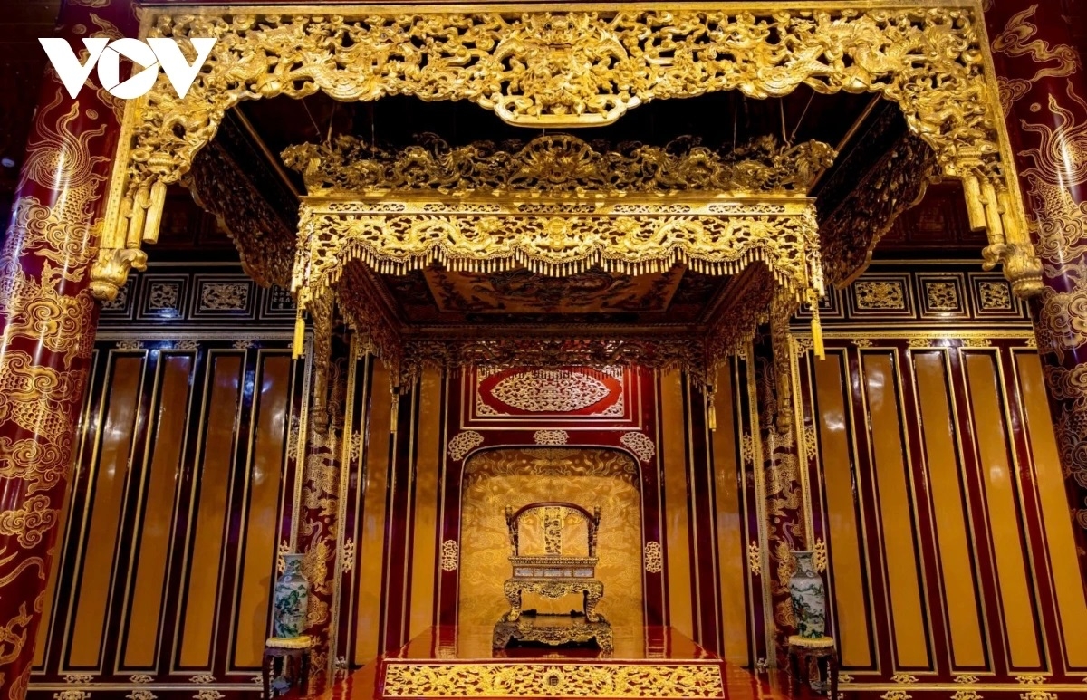 Ngai vàng triều Nguyễn đặt tại điện Thái Hòa là Bảo vật quốc gia