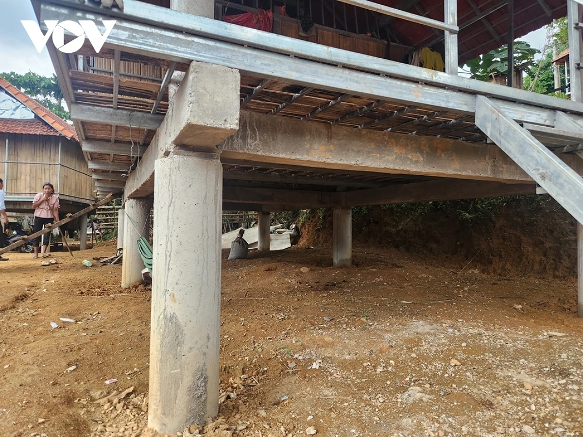 Nhà sàn có 6 trụ được đổ bằng bê tông