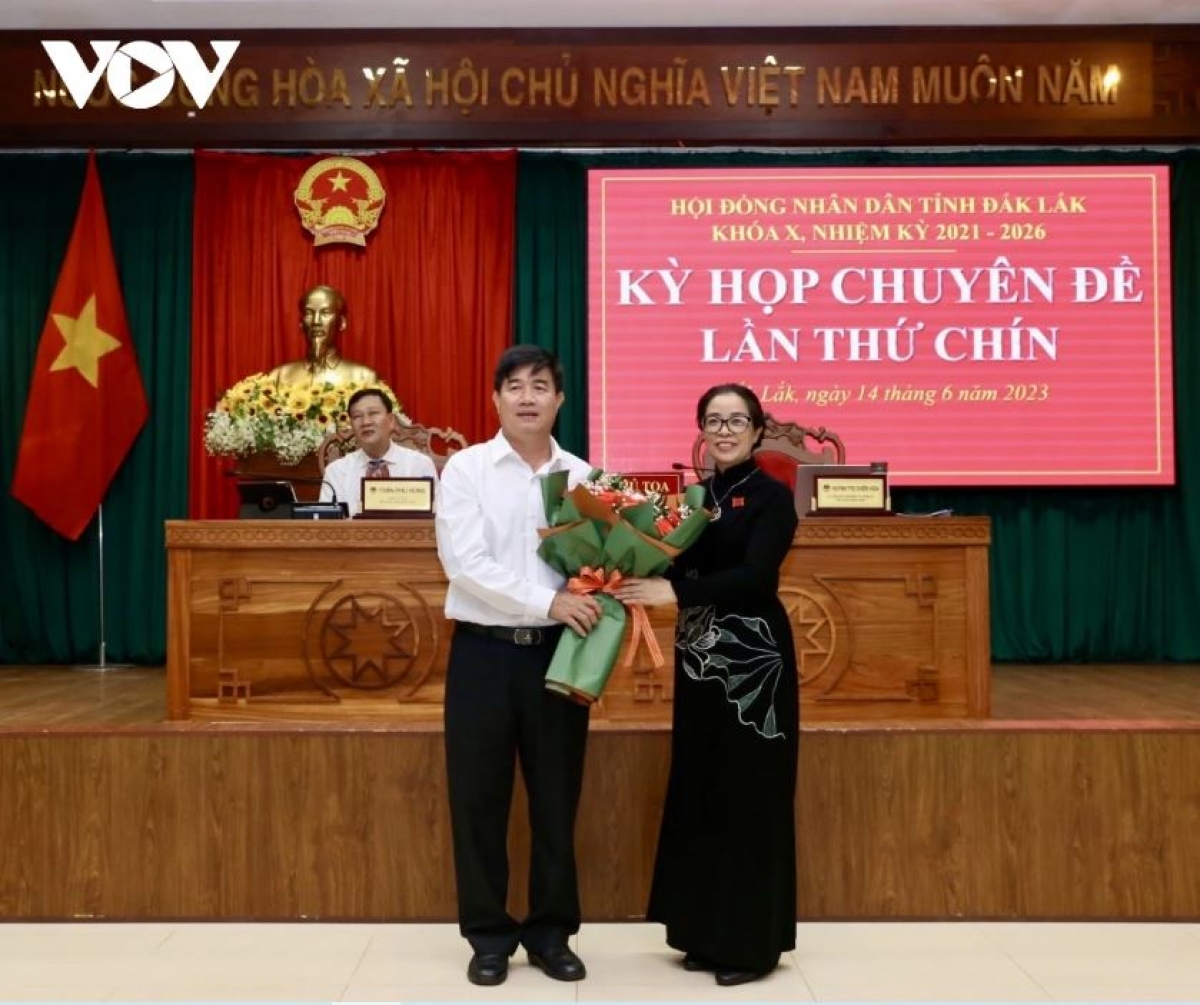 
Mò Huỳnh Thị Chiến Hoà, Phó Ƀí thư Tỉñ ủy, Củ tịc Mpồl duh broă Làng bol càr Dăk Lăk pà bơkào gờm chờ ồng Nguyễn Thiên Văn geh pồ at gơnoar broă Phó Củ tịc Anih duh broă Làng bol càr tàm nhai 6 nam 2023