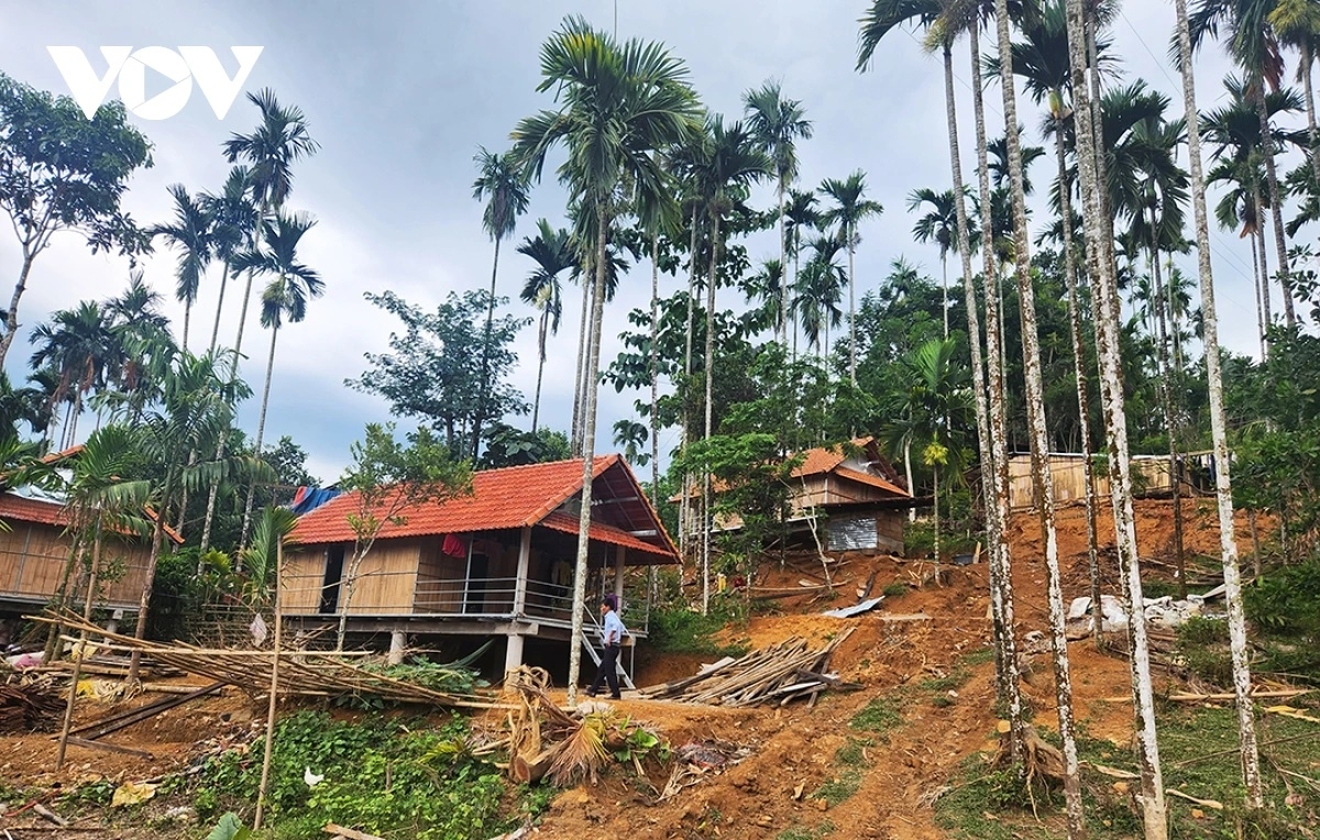 Những căn nhà sàn mới hoàn thành nhờ sự hỗ trợ của nhà nước