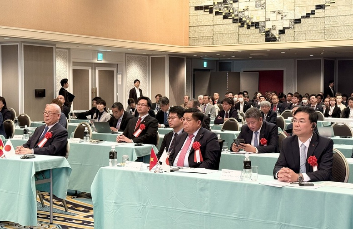 Phŏ Thủ tướng Nguyễn Chí Dũng vang truh Hop akŏm Mŭk drăm Việt Nam – Hokkaido