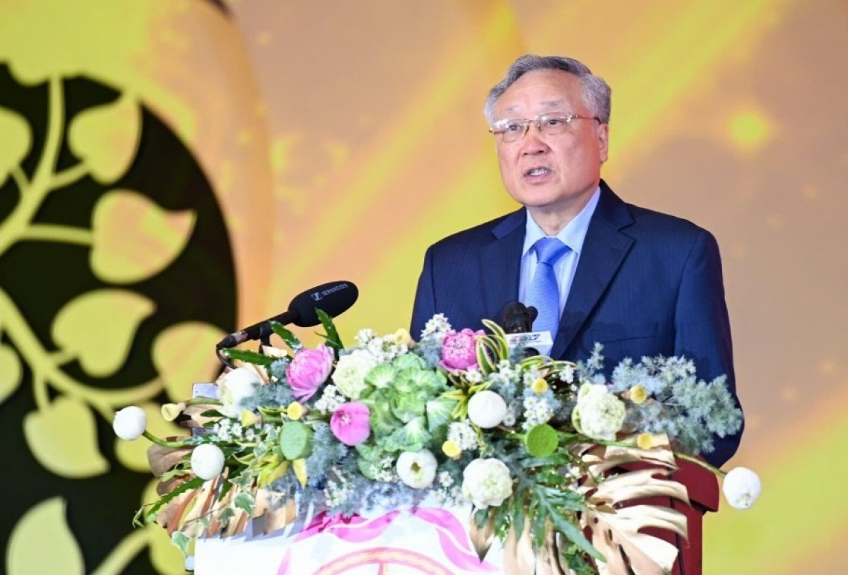 Pho Thu tuong Nguyễn Hòa Bình brei panuac di Raya Vesak 2025