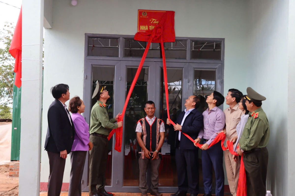 Rơbêh 4.000 boh sang anŏ hơmâo jao sang phrâo mơng jơlan hơdră ruh pơkra glăi sang dŏ jang jai ƀơi Gia Lai