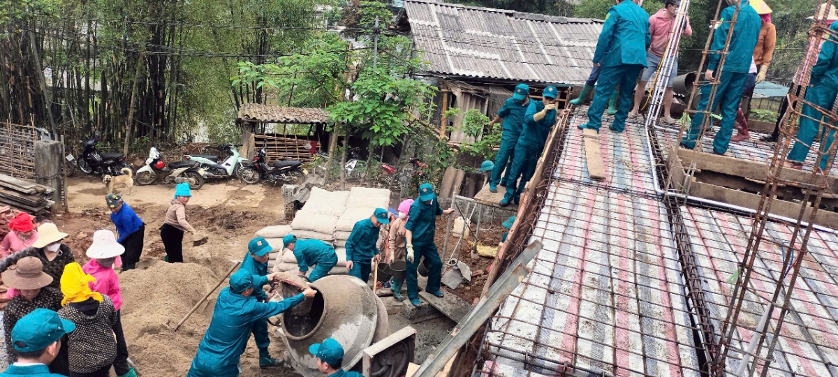 Dân quân, hội viên các tổ chức hội, đoàn thể là lực lượng nòng cốt trong xóa nhà tạm ở Trạm Tấu, Yên Bái