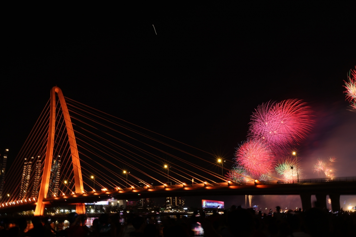 Dơ̆ sơnrờp ƀòn dờng Hồ Chí Minh dồ ròt cuh phào bơkàu tàm 30 anih