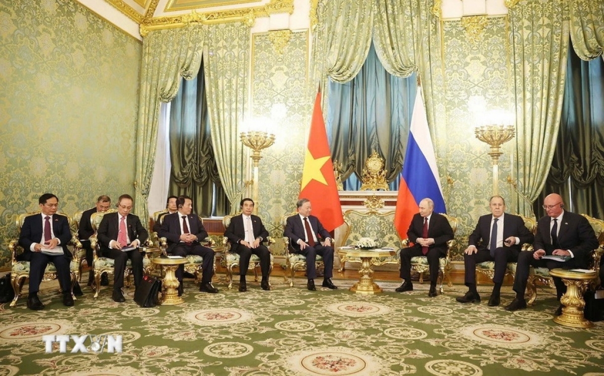 Tổng Bí thư Tô Lâm hội đàm hẹp với Tổng thống Nga Vladimir Putin (Ảnh: Thống Nhất/TTXVN).