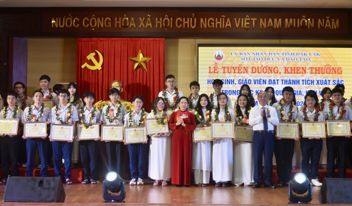 Mâu hok tro ai hnoăng hriâm rơkê tung mâu rôh tơ’noăng dêi tơnêi têa ƀă kơpong hơnăm 2024 - 2025 châ khĕn kơdeăn
