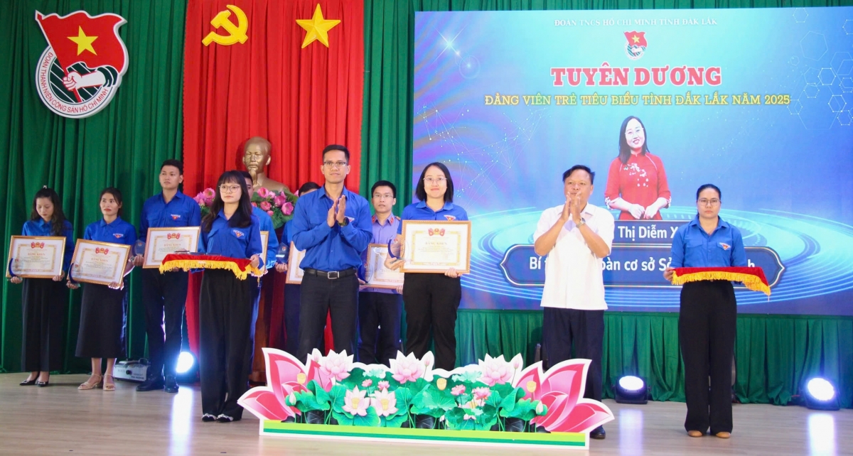 
Đảng viên mơlôh đei pôk pơ ư sơnăm 2025