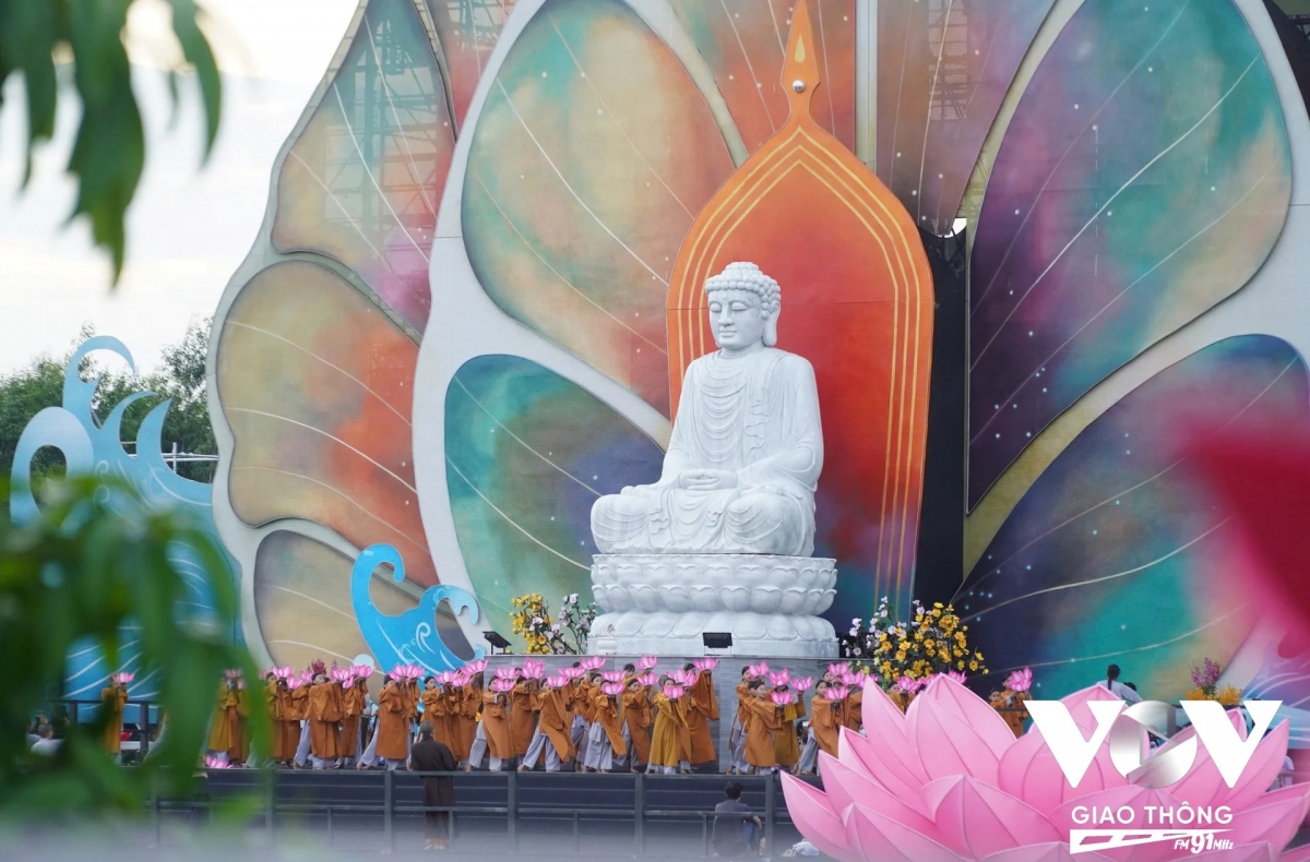 Tĭng kân Vesak Khu lâp kong têa roh má 20 hơnăm 2025 a Hok viê̆n Khôp Phop Việt Nam, tơring Bình Chánh, pơlê kong kân Hồ Chí Minh