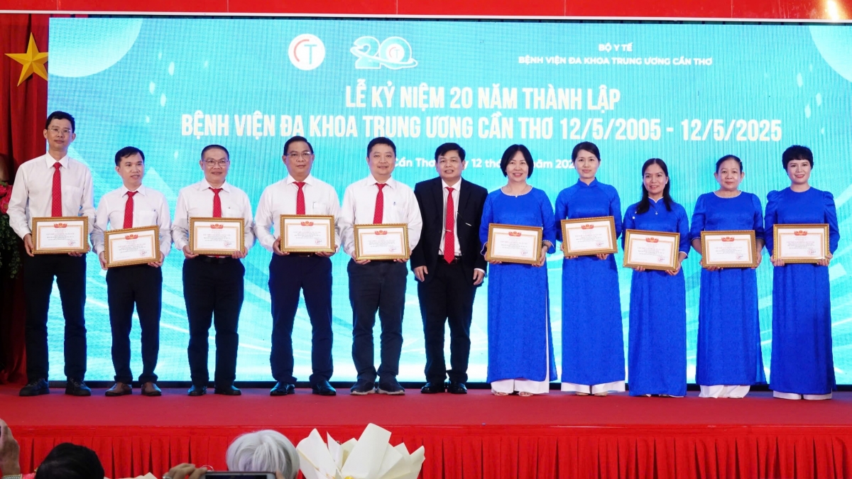 20 năm xây dựng – phát triển (2005 - 2025), Bệnh viện Đa khoa Trung ương Cần Thơ đạt được nhiều thành tựu điểm sáng, đưa chất lượng y tế, chăm sóc sức khỏe nhân dân trong vùng ngang tầm với khu vực và quốc tế.