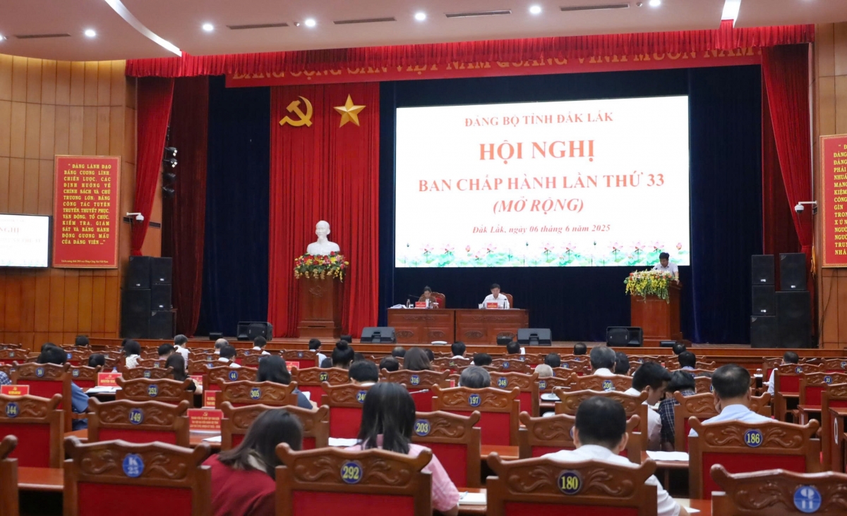 Hneăng hôp Khu kăn Đảng ƀô̆ kong pơlê Dak Lak rôh má 33 (po rơdâ)