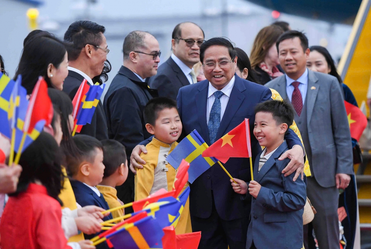 Thủ tướng teh đak bơ̆n Phạm Minh Chính păng hơkăn ƀok atŭm hăm khul kơpal tang măt ăn Việt Nam năm tơmang teh đak Thụy Điển