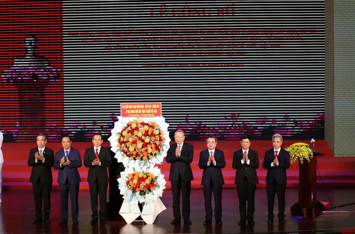 Khua git gai Ping gah dêh čar ơi Tô Lâm hơ-ưč hmưi khua git gai ƀôn prong Hồ Chí Minh ƀơi mông ngă Lơphet lăi pơthâo hăng jao hơdôm tơlơi pơsit.