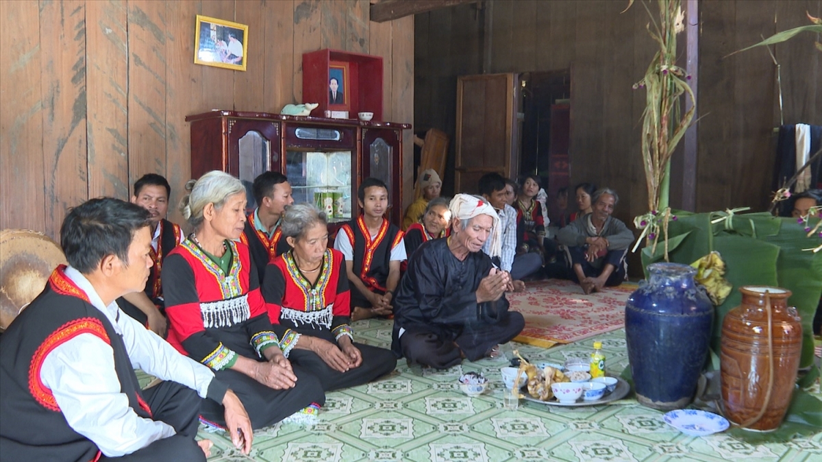 Adat uan padai bahrau di but pajaih Cà Mau, xa Ma Nới, huyen Ninh Sơn, tinh Ninh Thuan