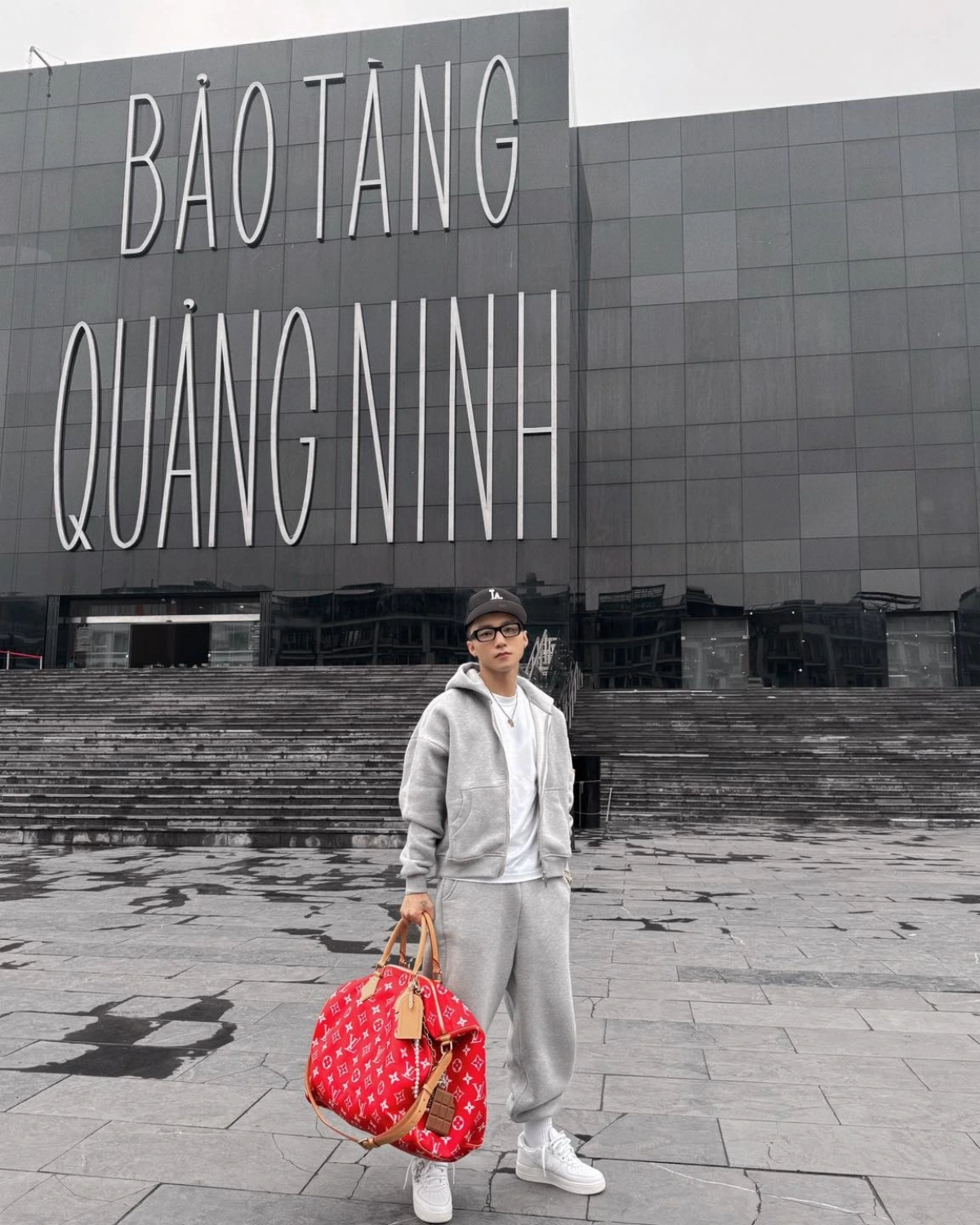 Ca si Sơn Tùng hu mai tal gilang khik drap ar tinh Quang Ninh