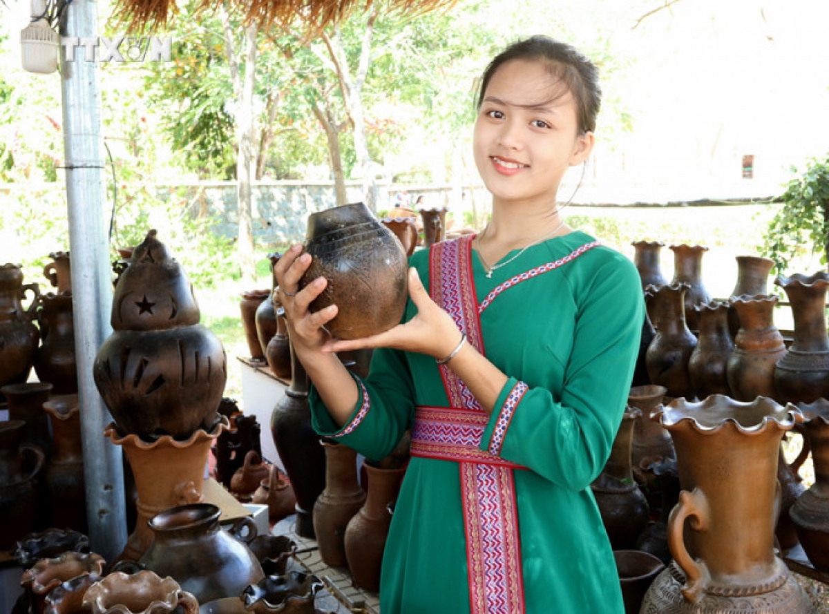 Tinh Ninh Thuan sangka iek praong, brei kein lagaih piah khik ramik, yaih khan patagok yaom kaom bruk ngak lan am di bangsa Cam