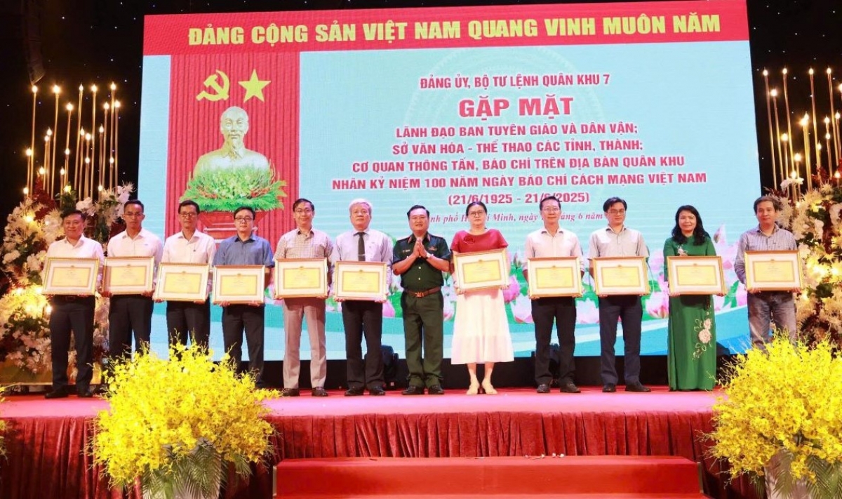 Jâ Cao Thị Thoa, Phŏ Ngế xiâm pơkuâ Kơ koan teăng mâ Rơ’jíu Việt Nam a Pơlê kong kân Hồ Chí Minh (xâp ếo xŏn) xo Ƀâng kơdeăn khĕn dêi khu xiâm pơkuâ ngăn lêng Kuân khu 7 ăm mâu khu pú hên
