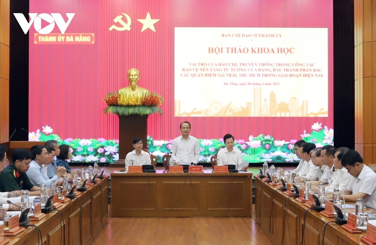 Ông Nguyễn Đình Vĩnh, Phó Bí thư Thường trực Thành uỷ, Trưởng Ban Chỉ đạo 35 Thành uỷ Đà Nẵng phát biểu tai hội thảo.