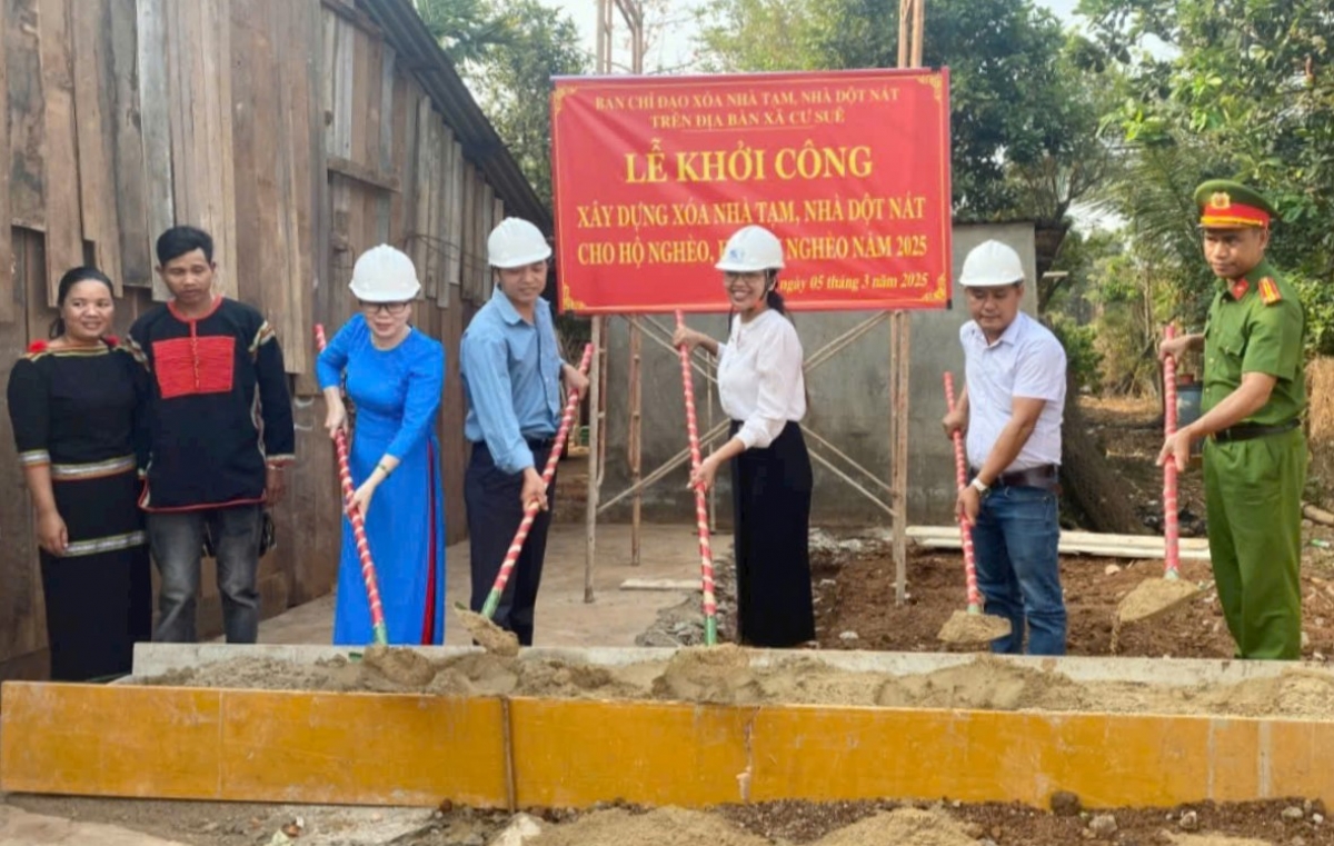 Phung mniê khua bruă Đảng amâo djŏ jing pô phŭn hlăm hdră kđi čar ƀiădah lŏ jing gru mngač hlăm hdră mđĭ kyar bruă duh mkra ala ƀuôn alŭ wăl.