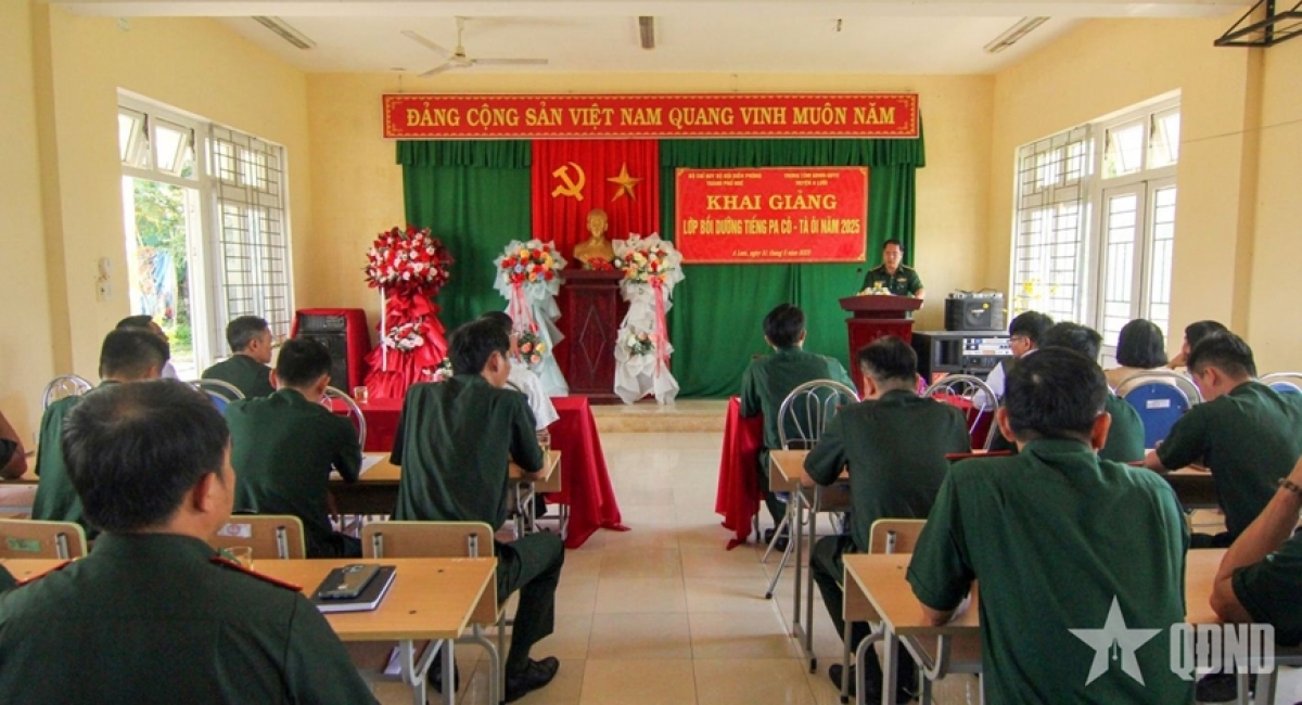 Quang cảnh buổi khai giảng. Ảnh: VÕ TIẾN
