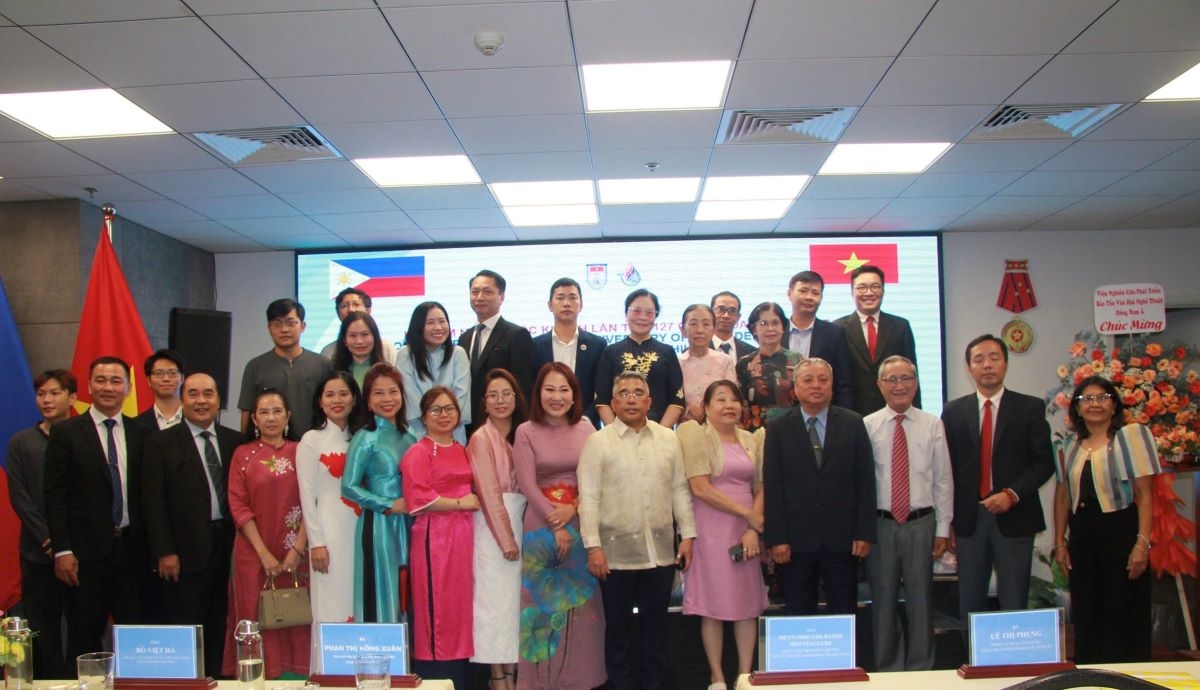 Ală cau ala mat kŭp rùp lời kir