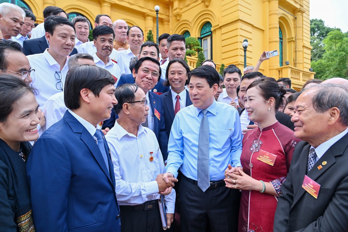 Kăn xiâm hnê ngăn tơnêi têa trâm mâ mâu ngê̆ nhân pơlê pêi cheăng kâ rêh ối hôm