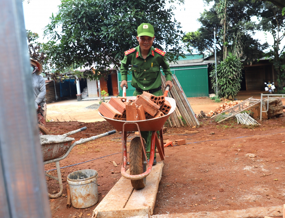 Kông ang să giăm guai Quảng Trực djru mơnuih ƀôn sang man pơdong sang
