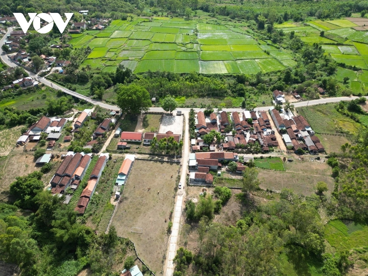 Một khu dân cư ở xã Vĩnh Hiệp, huyện miền núi Vĩnh Thạnh
