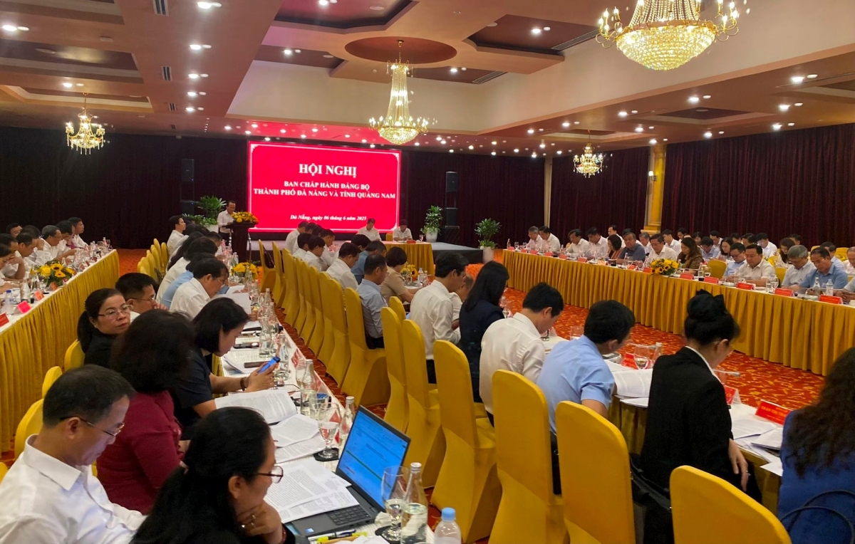 Toàn cảnh hội nghị Ban Chấp hành Đảng bộ TP.Đà Nẵng và tỉnh Quảng Nam. Ảnh: VĨNH LỘC