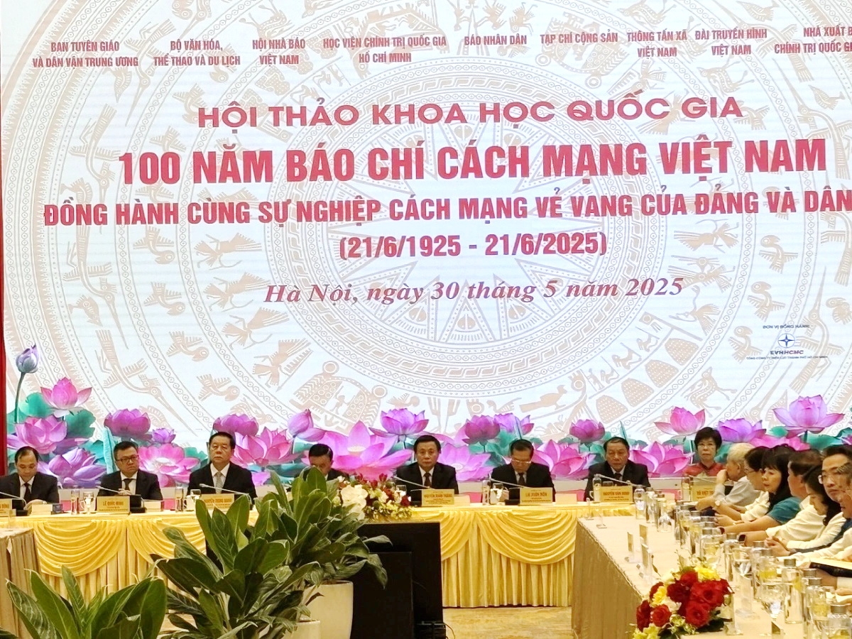 Đoàn Chủ tịch Hội thảo