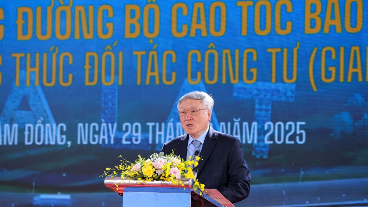 Phó Thủ tướng Duh broă sùm Cíñ phủ ồng Nguyễn Hoà Bình geh jơnau đơs tàm dơ̆ sơn đờm mŭt lơh gùng 