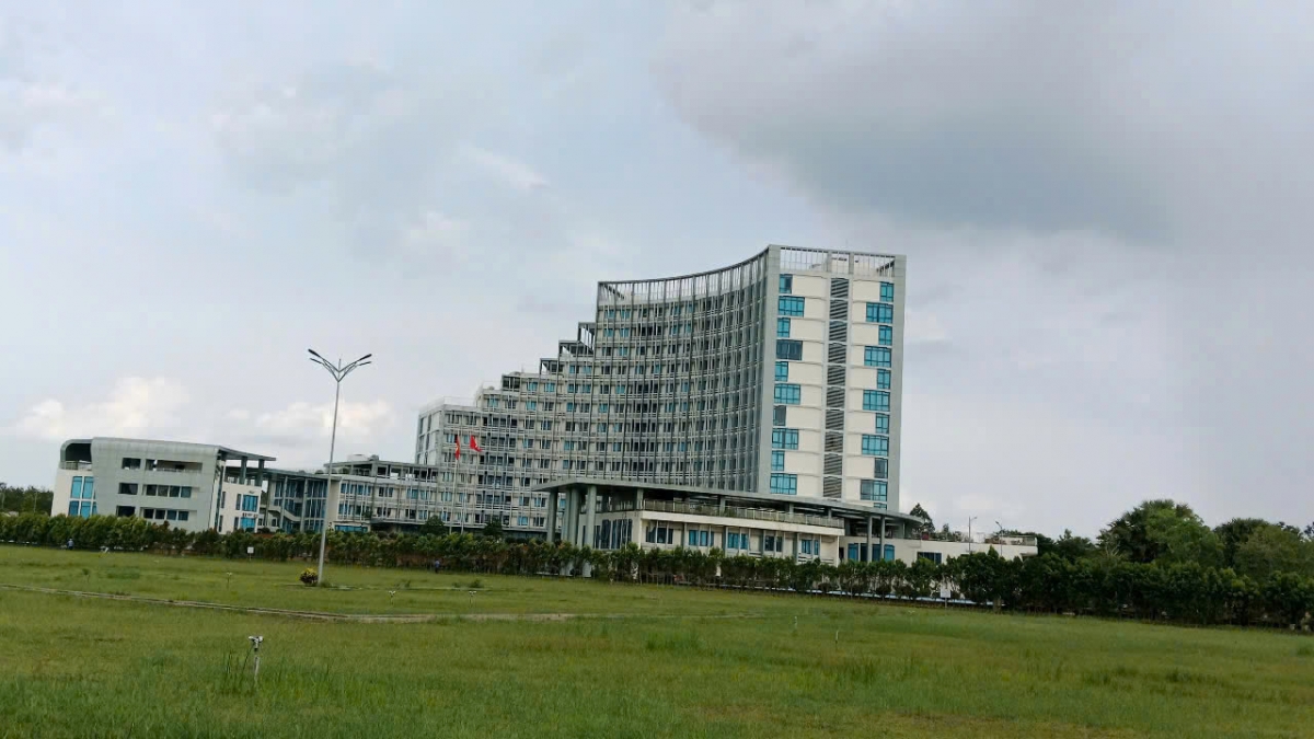 Khu hành chính tỉnh Vĩnh Long vừa khánh thành cách đây vài năm sẽ là nơi làm việc của Văn phòng UBND tỉnh cùng với một số sở ngành của tỉnh Vĩnh Long mới