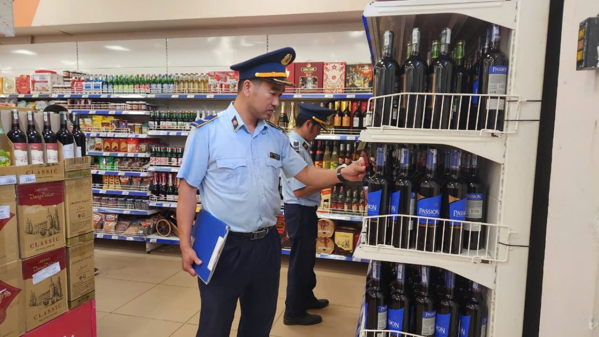 -Êpul bruă djŏ tuôm ksiêm dlăng kpiê mnơ̆ng ala tač êngao ti siêu thị Co.opMart Pleiku.