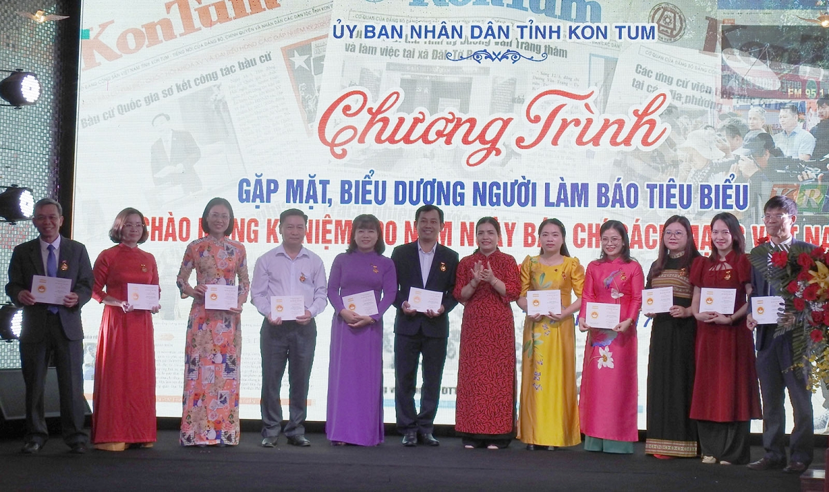 13 nă cau pơnyờ să dờp Gai lòng lời kir "Tài broă lơh sră ƀăo Việt Nam" bơh mpồl cau lơh ƀă Việt Nam jào pà