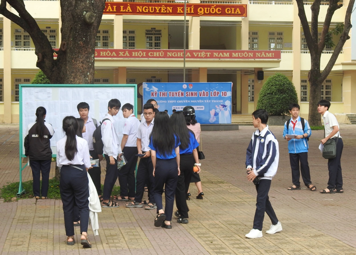 Hok tro tơ’noăng mot hriâm lâm 10 Hngêi trung râ má pái chuyên Nguyễn Tất Thành