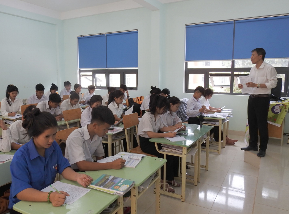 Hngêi trung phôh thong hnê kuăn ngo ai tíu kâ koi ối pơtê Tu Mrông hriâm rơbot ƀai ton ăm hok tro
